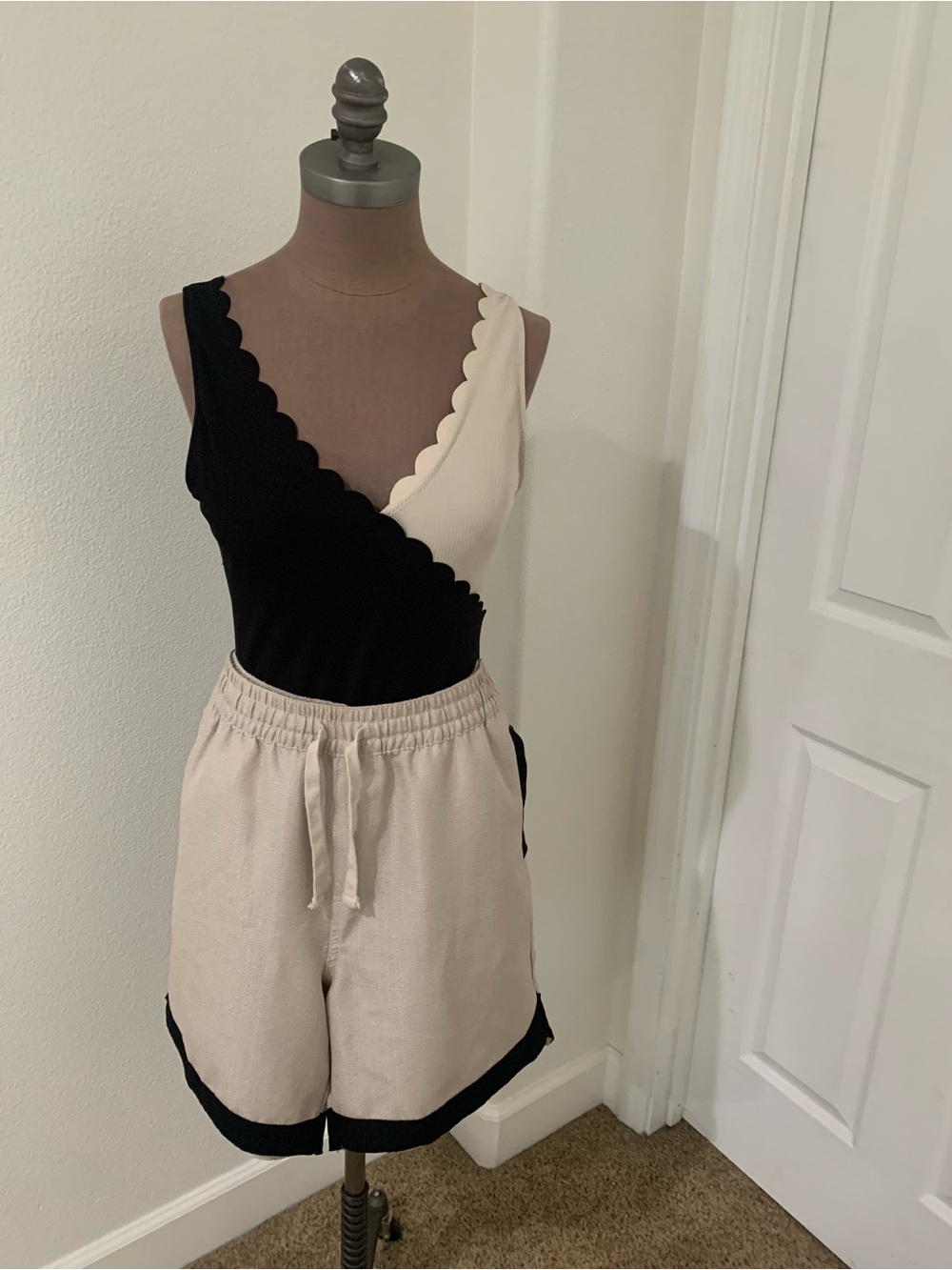 Malibu Beach Club Beige & Black Coastal Resort Beach Set M/L